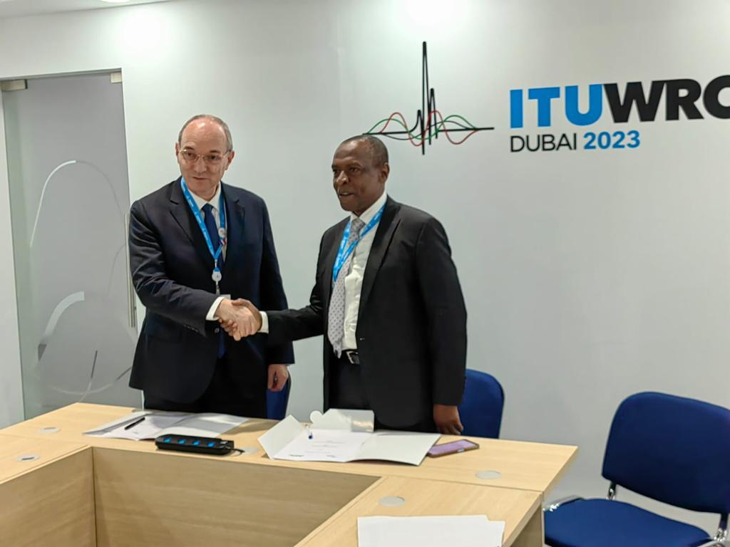 L'ANRTIC et L'ANFR signent un accord à Dubaï